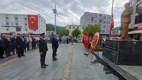 Salıpazarı’ndaki 30 Ağustos Zafer Bayramı kutlamaları Vali Yardımcımız Şevket CİNBİR’in katılımı ile gerçekleşti.